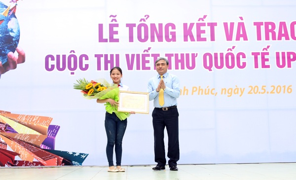 Bức thư “Cậu bé Syria bên bờ biển” đoạt giải nhất cuộc thi UPU quốc tế - 1 Thu Trang nhận giải nhất UPU Việt Nam vào tháng 5/2016