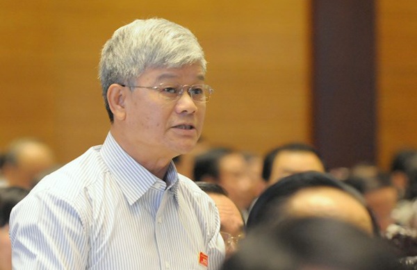 Đại biểu Nguyễn Anh Sơn cho rằng, quy định về việc bảo hộ, bảo vệ cho nhà báo khi tác nghiệp là rất cần thiết