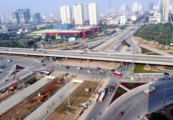 Ngắm công trình đường hầm tại nút giao 3 tầng ở Hà Nội - 1 Kinh phí mở rộng xây dựng hoàn chỉnh nút giao Trung Hòa lấy từ nguồn vốn dư còn lại của Dự án xây dựng giai đoạn 2 đường vành đai 3 đoạn Mai Dịch-Bắc hồ Linh Đàm. Tổng mức đầu tư của dự án là 1.087 tỷ đồng trong đó giá trị gói thầu xây lắp là 689,5 tỷ đồng.