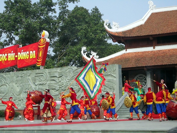 Chen chân xem cảnh “vua Quang Trung đánh thắng giặc” ở lễ hội Gò Đống Đa - 9