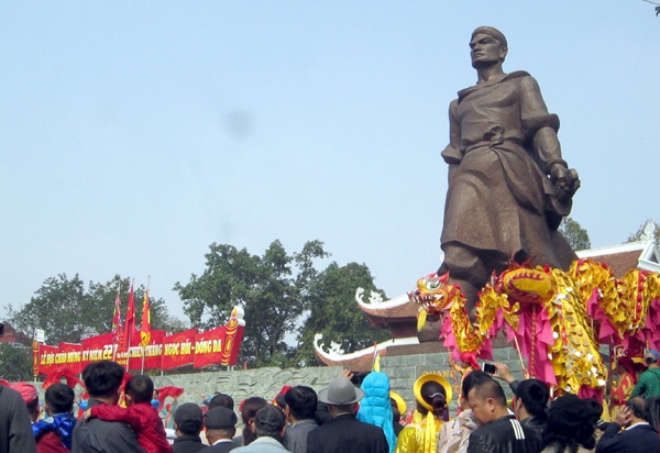 Chen chân xem cảnh “vua Quang Trung đánh thắng giặc” ở lễ hội Gò Đống Đa - 16