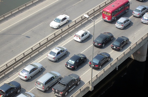 Dòng người ùn ùn về Thủ đô, đường trên cao kẹt cứng sau kỳ nghỉ Tết - 10