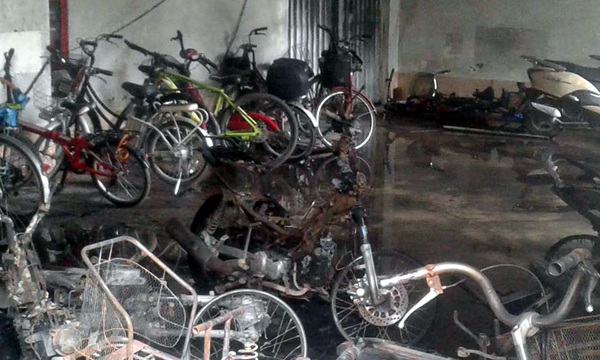 Cháy lớn thiêu rụi nhiều xe máy tại khu chung cư Linh Đàm - 5 Cháy lớn thiêu rụi nhiều xe máy tại khu chung cư Linh Đàm - 5