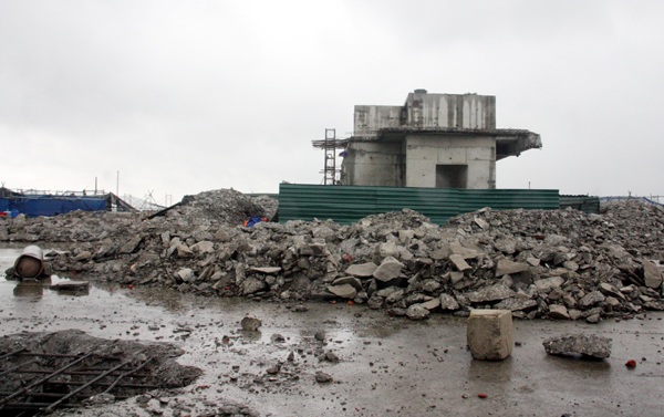 Hà Nội có thể ngăn đường đưa cần cẩu vào phục vụ công tác cắt ngọn tòa nhà 8B Lê Trực