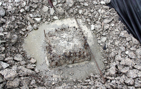 Công trường ngổn ngang trên nóc tòa nhà 8B Lê Trực - 8