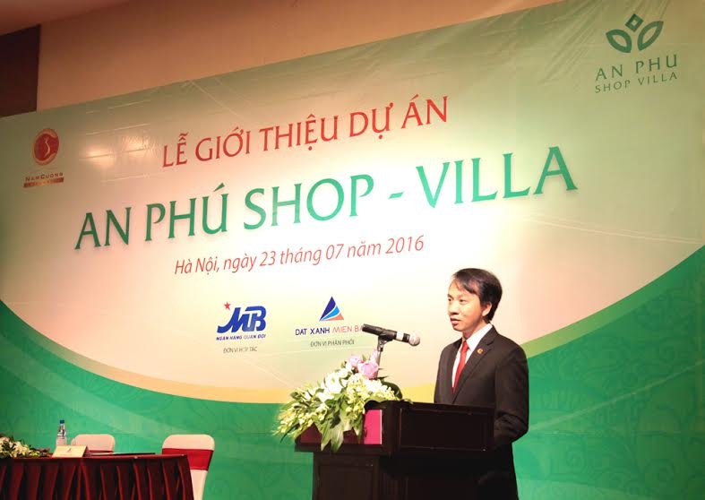 Tập đoàn Nam Cường ra mắt sản phẩm Biệt thự thương mại An Phú Shop Villa - 1 Ông Phan Văn Huyên, Phó Tổng Giám đốc Tập đoàn Nam Cường cho biết, An Phú Shop Villa là một trong những sản phẩm khởi đầu cho khái niệm Sống Xanh An Lành