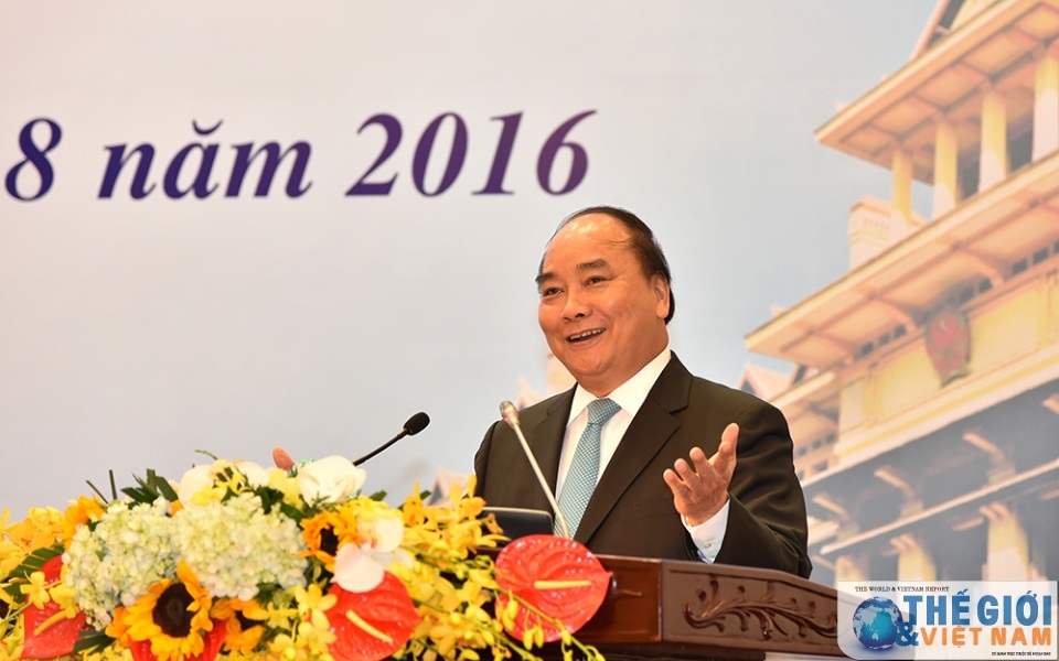 Thủ tướng: “Việc gì có lợi cho Tổ quốc tôi sẽ chỉ đạo làm ngay” - 1 Thủ tướng Nguyễn Xuân Phúc phát biểu chị đạo tại hội nghị