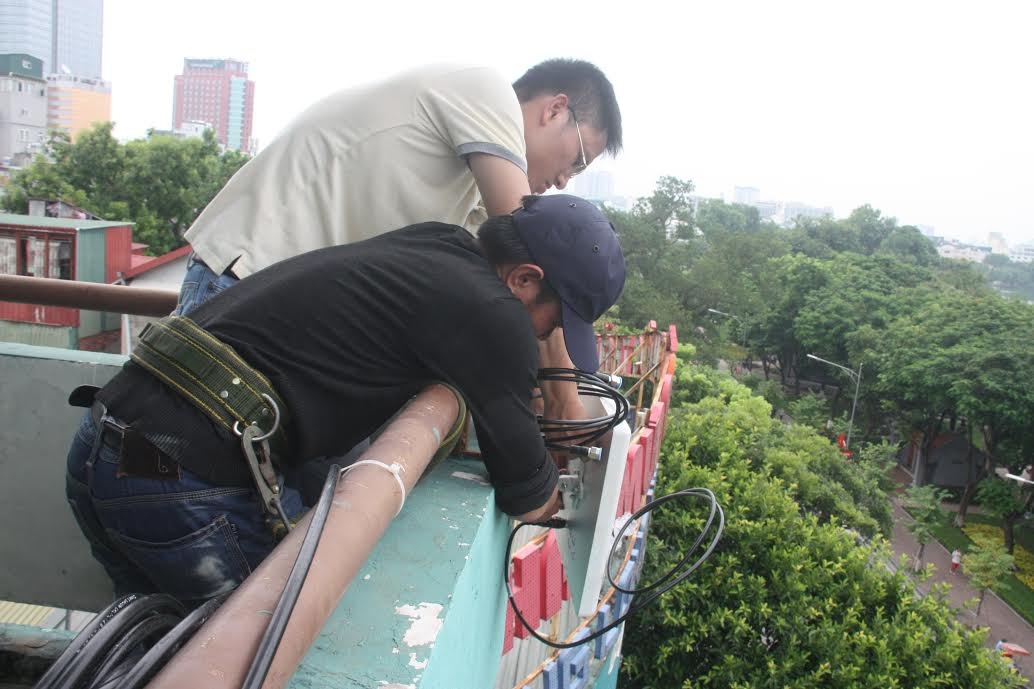 Nới “giờ giới nghiêm” diện mạo phố cổ quanh hồ Hoàn Kiếm thay đổi thế nào? - 2 Thiết bị phát wifi miễn phí quanh khu vực hồ Hoàn Kiếm đang được lắp đặt