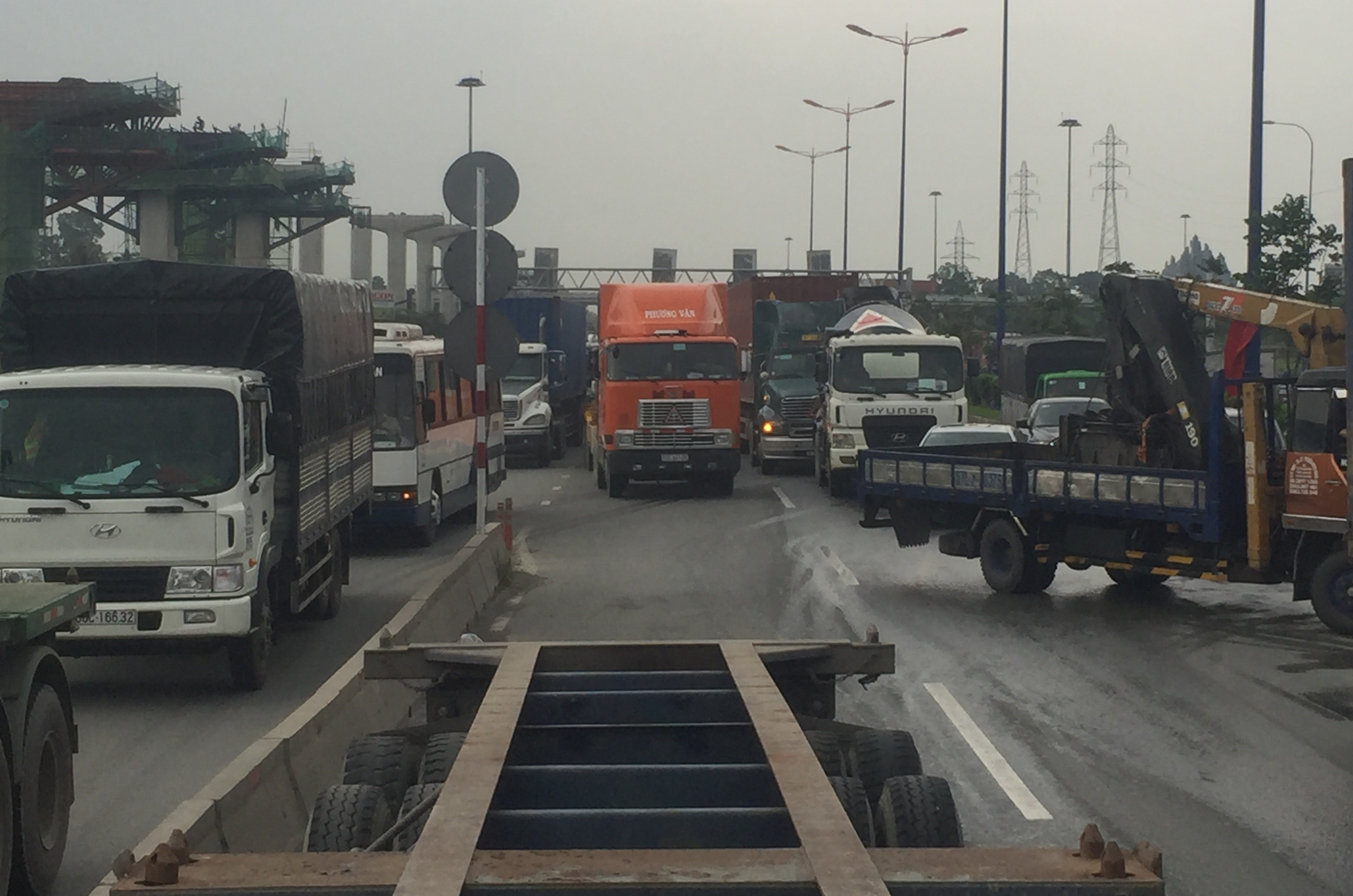 Giao thông một phen hỗn loạn suốt hơn 1 tiếng đồng hồ.