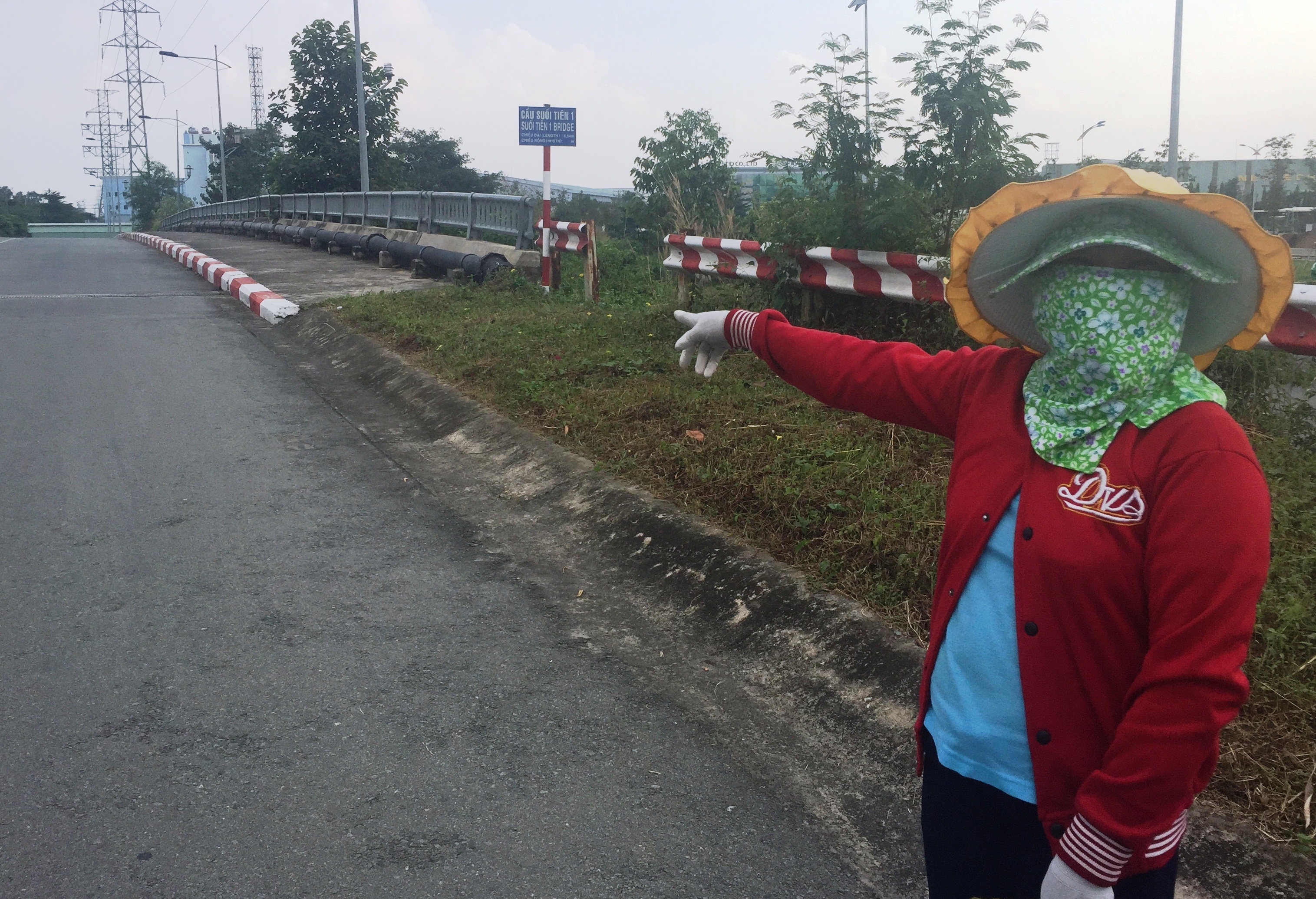 Một nữ công nhân kể lại vụ việc 2 người đồng nghiệp của mình bị yêu râu xanh dở trò đồi bại tại khu vực gần cầu Suối Tiên 1 trên đường vành đai trong Khu CNC