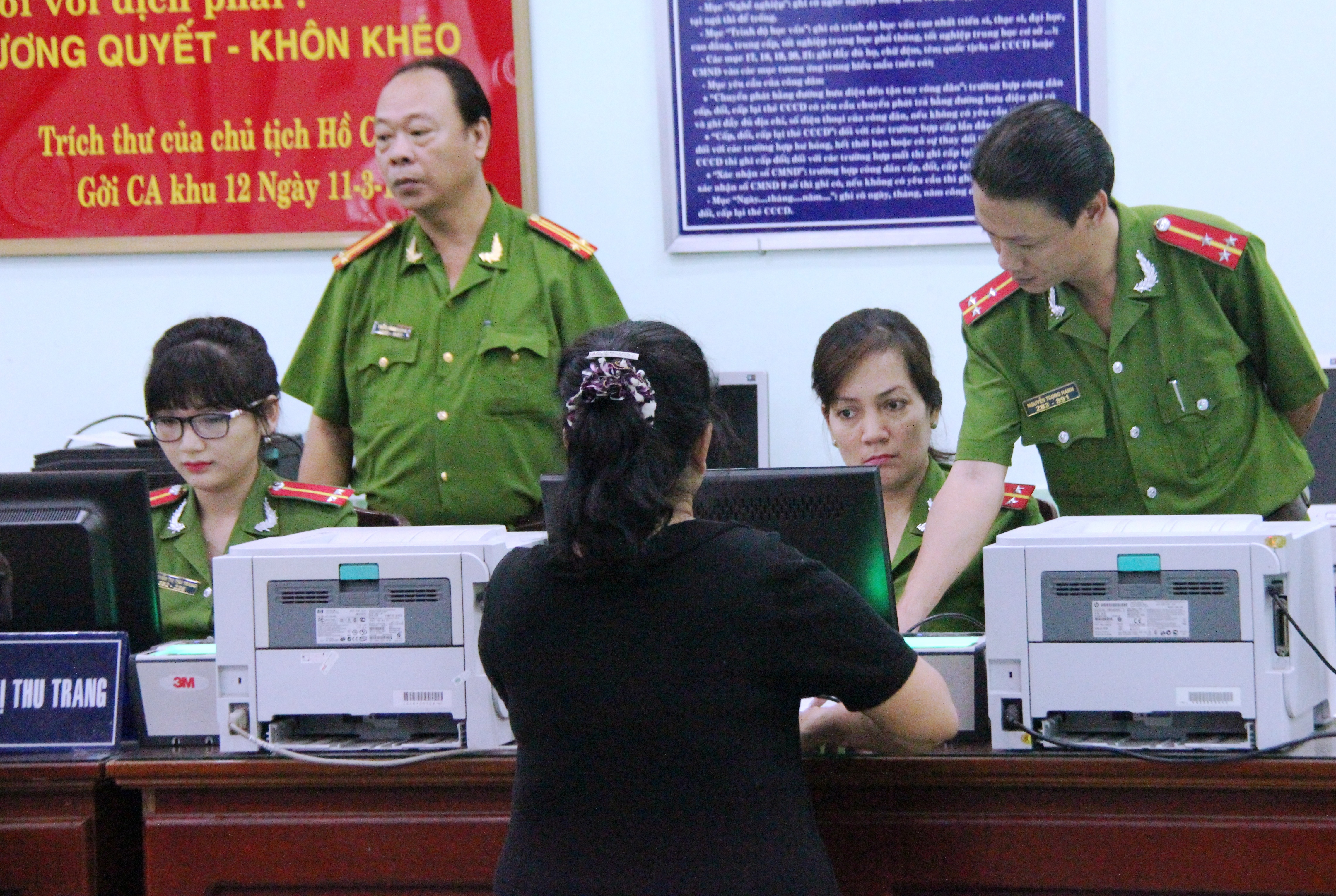 
Dù quá tải nhưng mọi việc đều được cán bộ PC64 thực hiện trôi chảy vì công tác chuẩn bị đã hoàn chỉnh trước đó.
