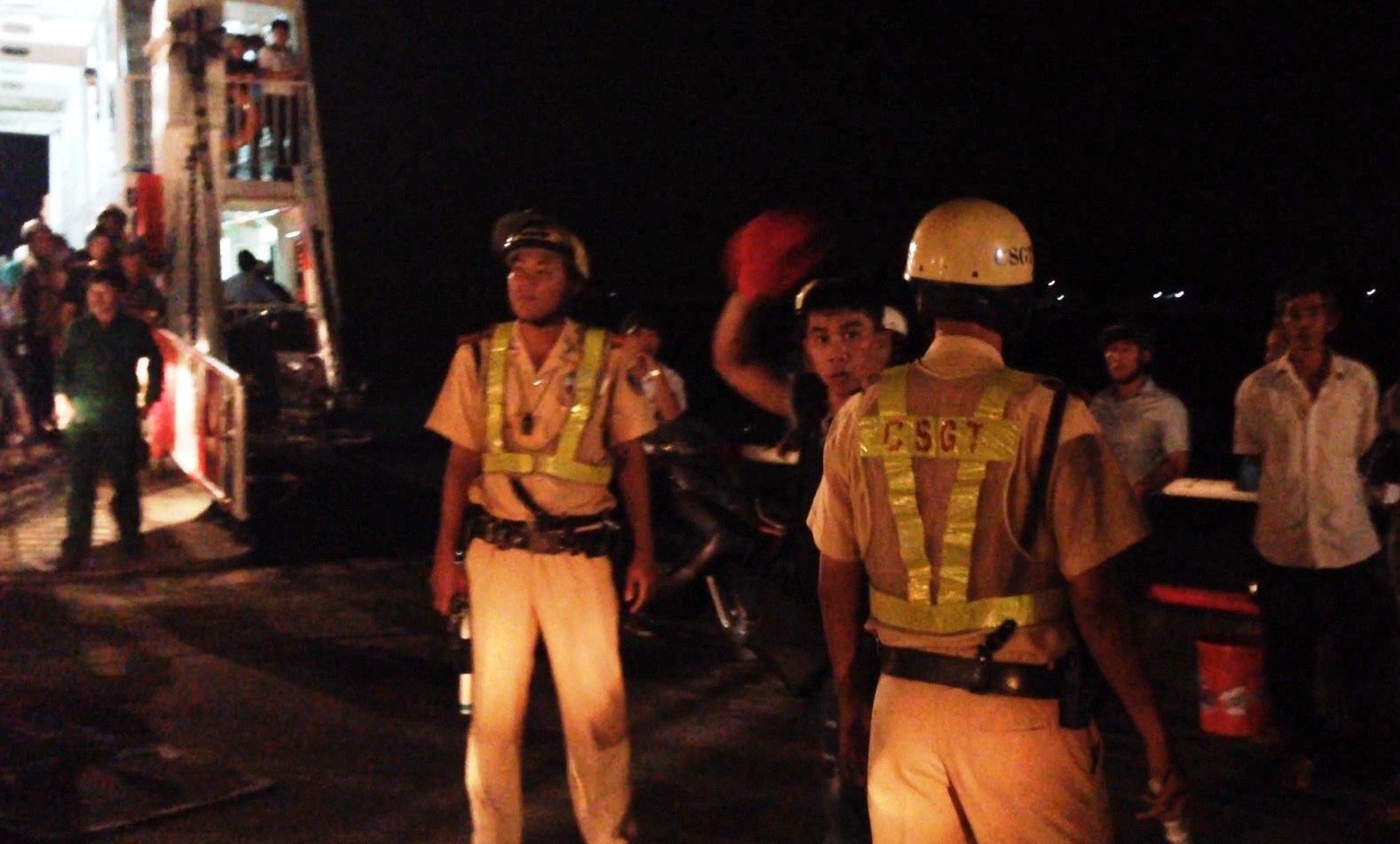 Bến phà Cát Lái hỗn loạn vì “ngáo đá” dùng dao tấn công CSGT - 3