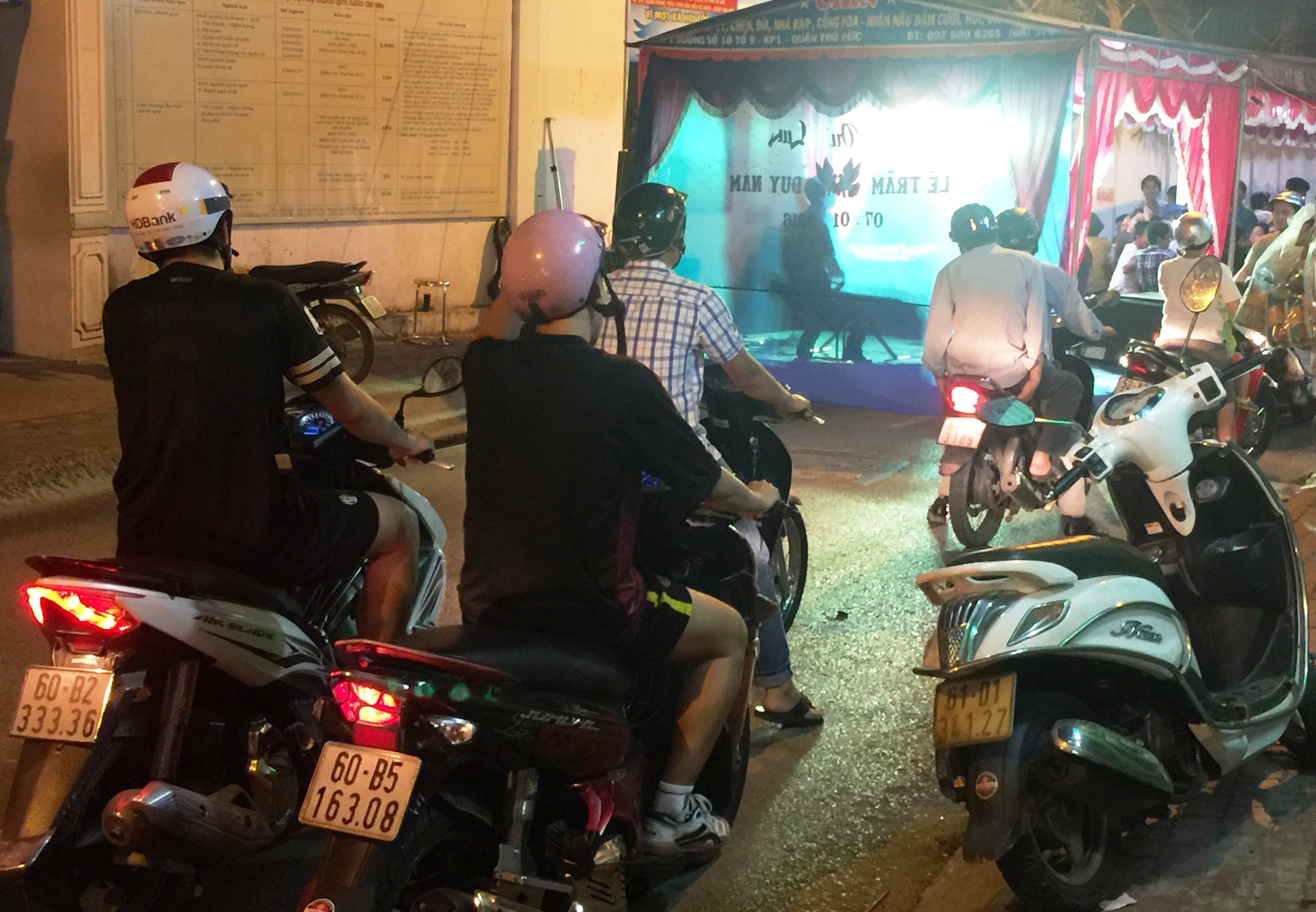 
Giao thông ngắc ngứ.
