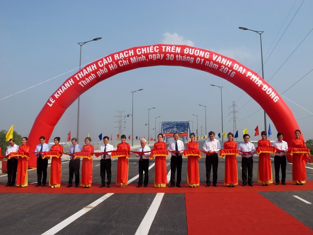 Cầu, đường trăm tỷ “ế” sau nửa tháng khánh thành - 1 Lễ khánh thành cầu Rạch Chiếc trên đường Vành đai phía Đông ngày 30/1/2016.