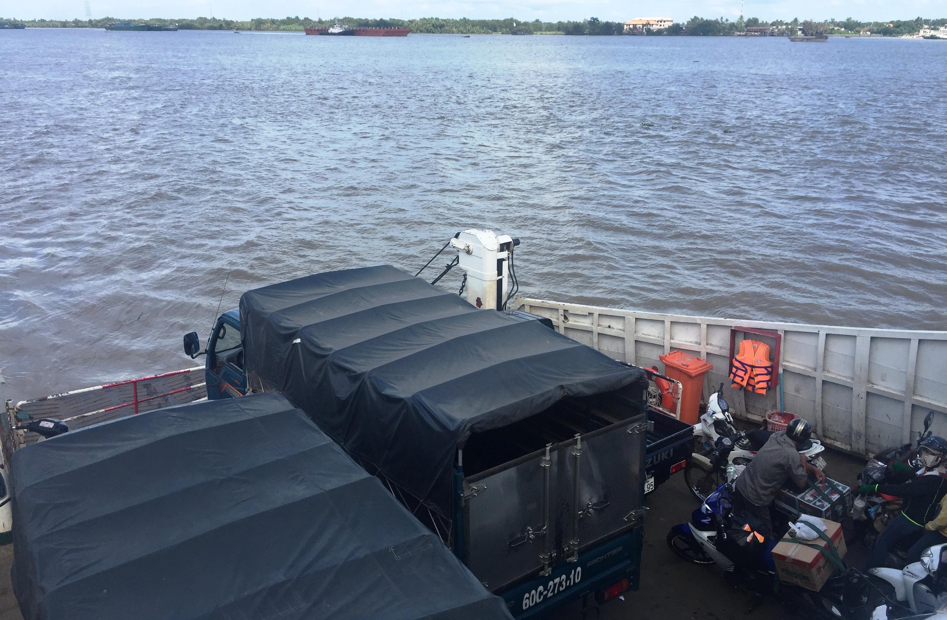 
Người dân huyện Nhơn Trạch phấn khởi trước thông tin sẽ xây cầu thay bến phà Cát Lái để tránh thảm cảnh qua sông luỵ phà.
