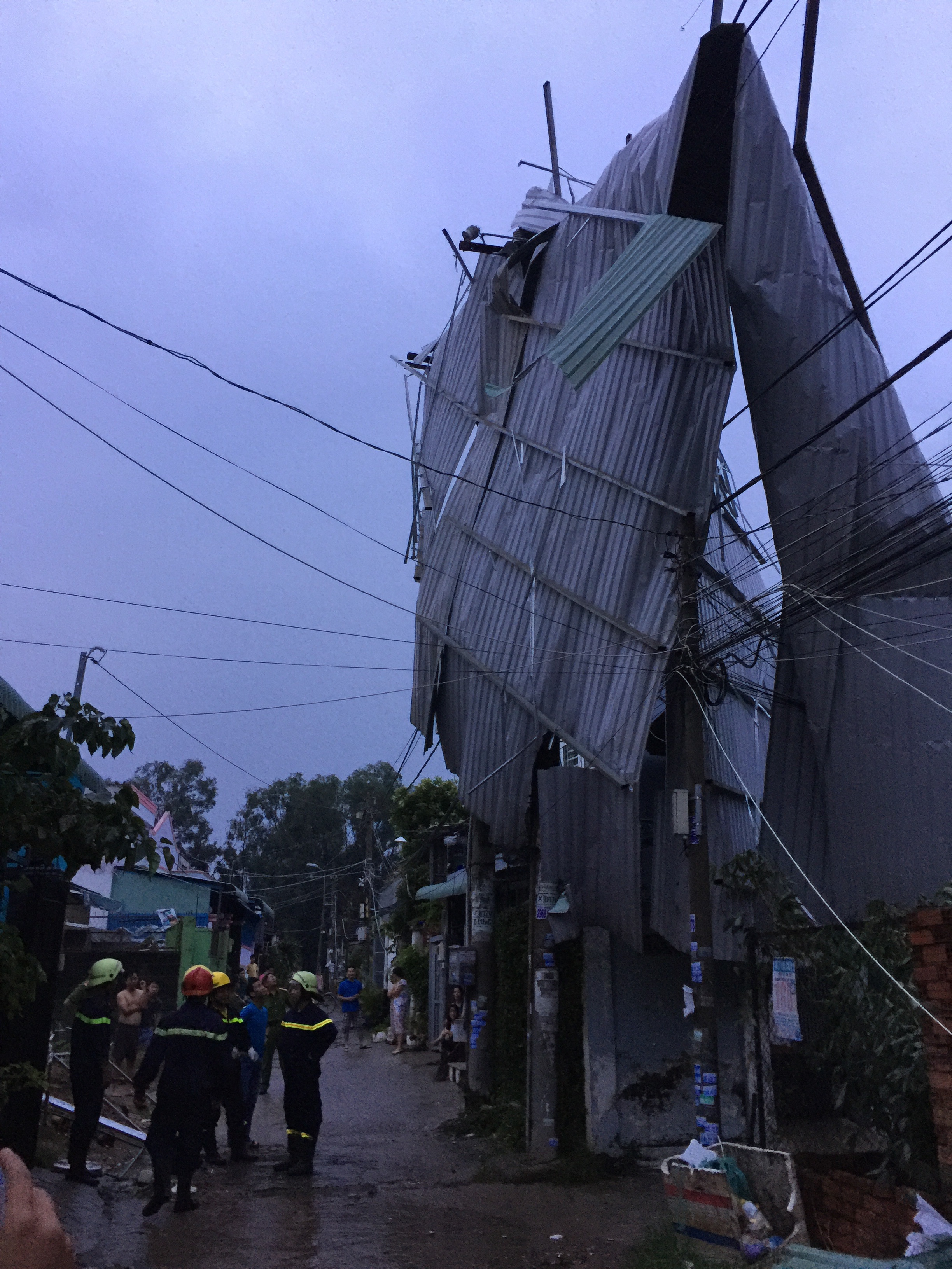 
Sức tàn phá khủng khiếp của giông gió.
