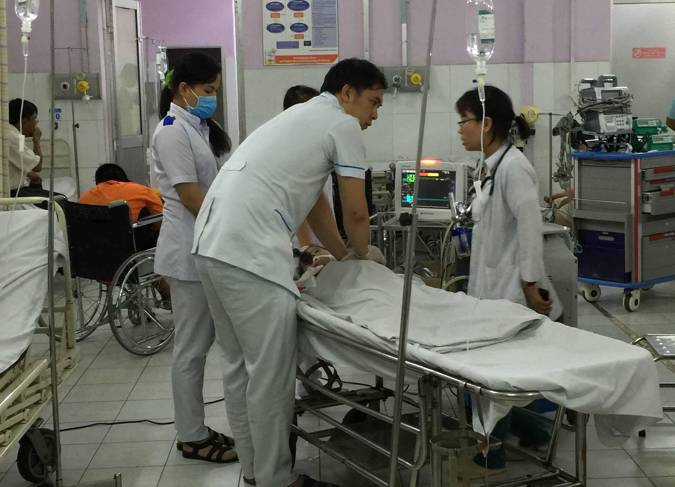 Dù các bác sĩ ra sức cứu chữa, tuy nhiên bé V. vẫn không qua khỏi.