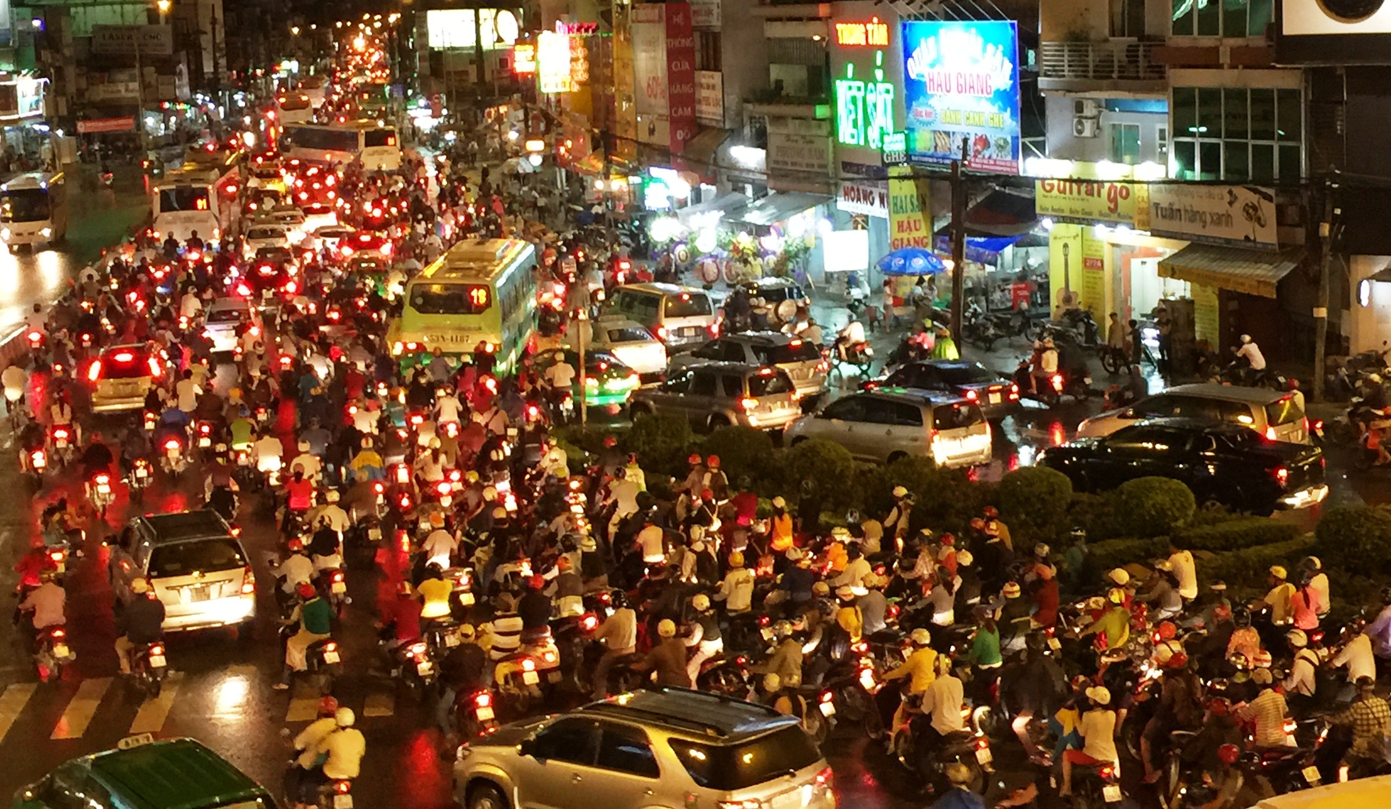 
Gánh nặng giao thông khủng khiếp ở TPHCM.
