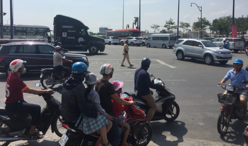 CSGT được tăng cường tối đa đến các giao lộ để điều tiết, giải toả giao thông.