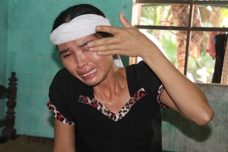 Cứ mỗi lần kể về hoàn cảnh gia đình, chị Nguyệt đau đớn như cắt đi từng khúc ruột