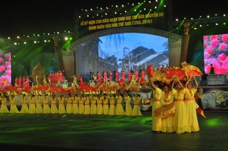 Long trọng Kỷ niệm 250 năm sinh Đại thi hào Nguyễn Du - 7