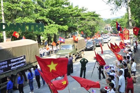 Truy điệu, an táng 19 hài cốt liệt sỹ hy sinh tại Lào - 4 Truy điệu, an táng 19 hài cốt liệt sỹ hy sinh tại Lào - 4
