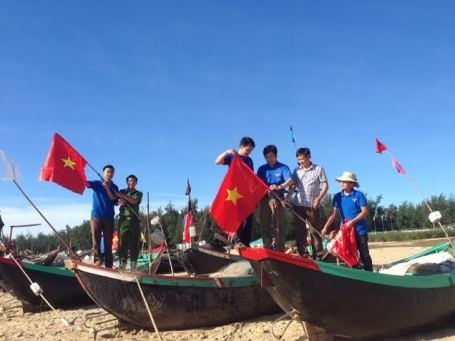 Hơn 1.000 đoàn viên, thanh niên ra quân làm sạch môi trường biển - 8