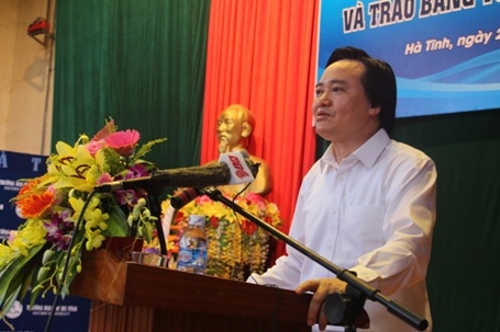 Bộ trưởng Bộ GD&ĐT Phùng Xuân Nhạ nhấn mạnh Trường Đại học Hà Tĩnh có nhiều tiềm năng, lợi thế