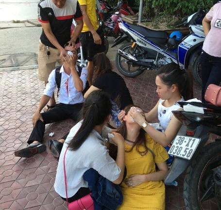 Đình chỉ công tác Hạ sĩ công an đánh bạn gái cũ nhập viện - 1
Chị H. và anh Đ.bị nhóm côn đồ hành hung. Ảnh :Người nhà nạn nhân cung cấp