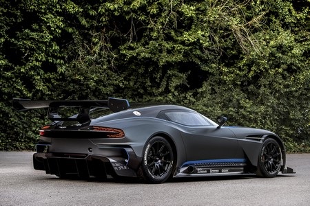 aston-martin-vulcan-11-1441438673361 aston-martin-vulcan-11-1441438673361