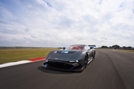 aston-martin-vulcan-17-1441438673316 aston-martin-vulcan-17-1441438673316