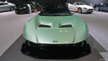 aston-martin-vulcan-18-1441438689604 aston-martin-vulcan-18-1441438689604