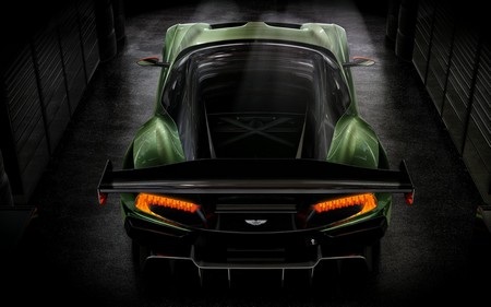 aston-martin-vulcan-5-1441438637643 aston-martin-vulcan-5-1441438637643