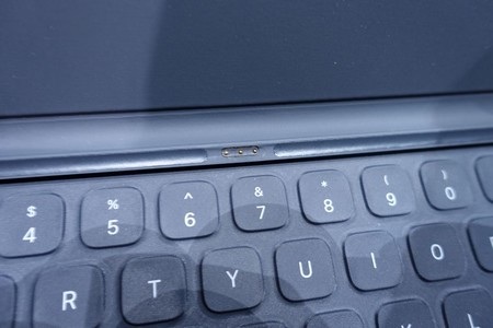 Cổng kết nối trên Smart Keyboard