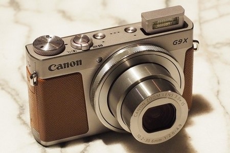 Canon trình làng bộ 3 máy ảnh compact và không gương lật thế hệ mới - 2 Canon G9 X sở hữu thiết kế nhỏ gọn và nhẹ nhàng