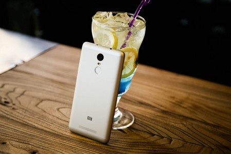 Xiaomi trình làng smartphone cảm biến vân tay đầu tiên Redmi Note 3 - 3 Redmi Note 3 mang phong cách thiết kế của Redmi Note 2 trước đây, với các cạnh được bo tròn
