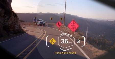 BMW trình diễn ý tưởng mũ bảo hiểm thông minh tích hợp công nghệ HUD - 2 Các thông tin chi tiết về xe, biển báo... sẽ được hiển thị ngay trước mắt người đội mũ