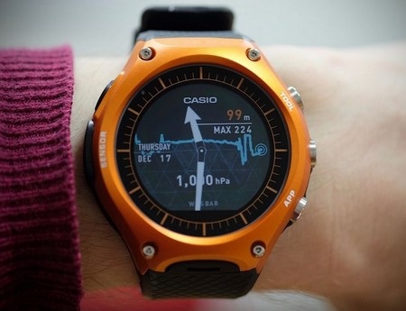Casio trình làng smartwatch đầu tiên với khả năng “nồi đồng cối đá” - 1
Sản phẩm hiển thị thông tin về điều kiện môi trường xung quanh