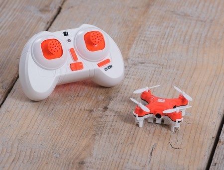 SKEYE Nano Drone và bộ điều khiển từ xa