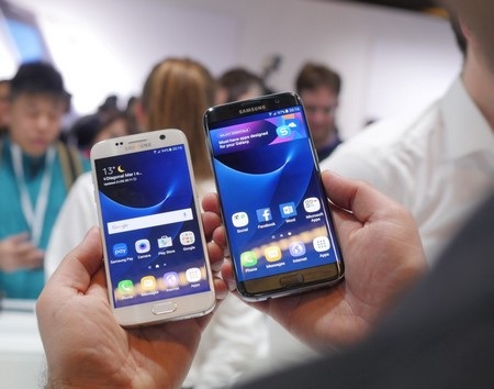 Lãnh đạo Samsung tự tin Galaxy S7/S7 edge là smartphone đẹp nhất thế giới - 1 Samsung có đang quá tự tin vào thiết kế của bộ đôi Galaxy S7/S7 edge vừa ra mắt?