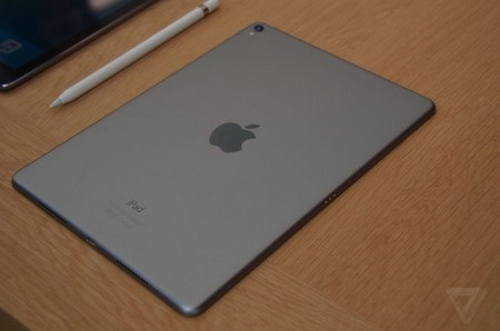 Cận cảnh iPad Pro 9.7 inch thế hệ mới vừa trình làng của Apple - 2 Cận cảnh iPad Pro 9.7 inch thế hệ mới vừa trình làng của Apple - 2