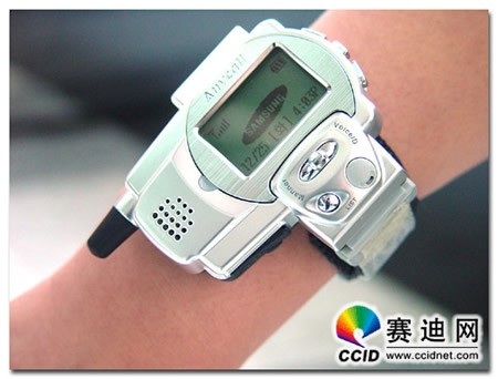 Samsung đã từng trình làng đồng hồ thông minh từ năm 1999 - 2 Người dùng có thể thực hiện cuộc gọi thông qua thiết bị đeo trên cổ tay của mình