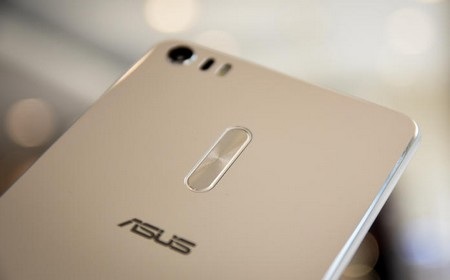 Asus chính thức trình làng ZenFone 3 với thiết kế và cấu hình cao cấp - 7 Phím điều chỉnh âm lượng được đưa về mặt sau sản phẩm