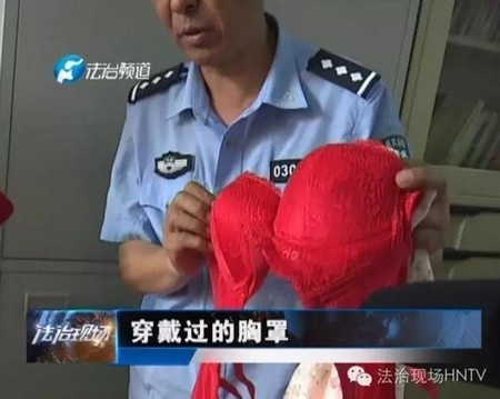 Chú rể sốc khi phát hiện cô dâu đang mang bầu thực chất là... đàn ông - 2 “Phụ kiện” được Miao sử dụng để giả gái