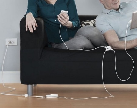 Vừa sử dụng thiết bị di động vừa cắm sạc là thói quen nguy hiểm của không ít người