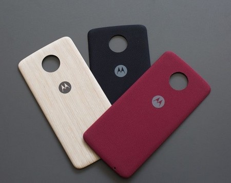 Motorola ra mắt bộ đôi smartphone với khả năng nâng cấp phần cứng tiện lợi - 3 Sản phẩm có thể dễ dàng thay đổi lớp vỏ ở mặt sau