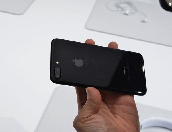 Hình ảnh cận cảnh và đánh giá nhanh bộ đôi iPhone 7/ iPhone 7 Plus mới của Apple - 4 Cụm camera kép là cải tiến đáng chú ý nhất trên phiên bản iPhone 7 Plus