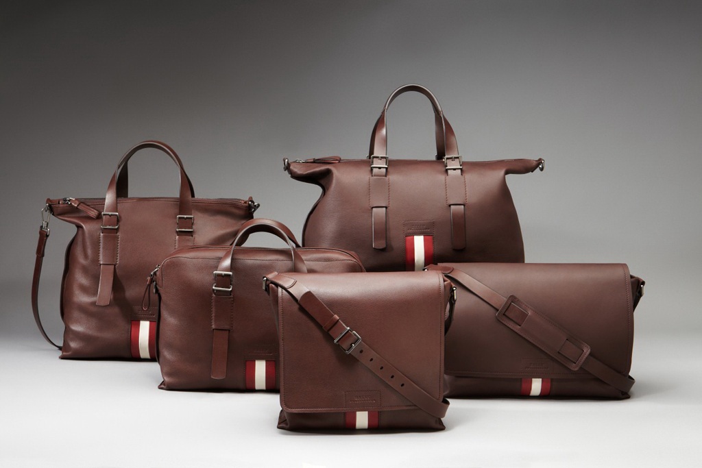 Ferragamo, Burberry, Versace…giảm giá ít nhất 50% - 8 Ferragamo, Burberry, Versace…giảm giá ít nhất 50% - 8