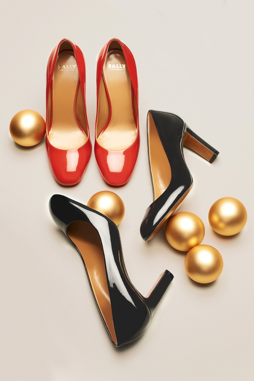 Ferragamo, Burberry, Versace…giảm giá ít nhất 50% - 5 Ferragamo, Burberry, Versace…giảm giá ít nhất 50% - 5