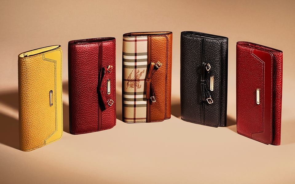 Ferragamo, Burberry, Versace…giảm giá ít nhất 50% - 3 Ferragamo, Burberry, Versace…giảm giá ít nhất 50% - 3